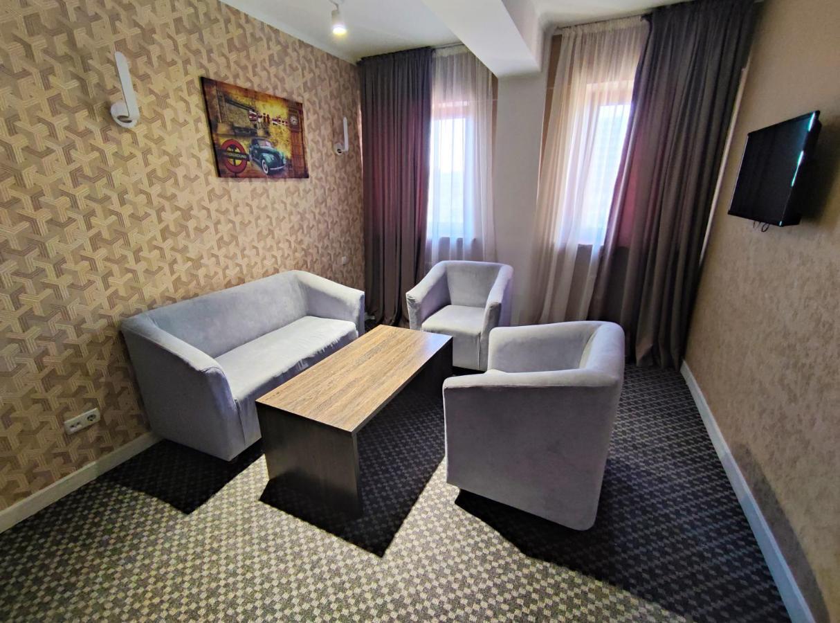 فندق Golden Palace الماتي المظهر الخارجي الصورة